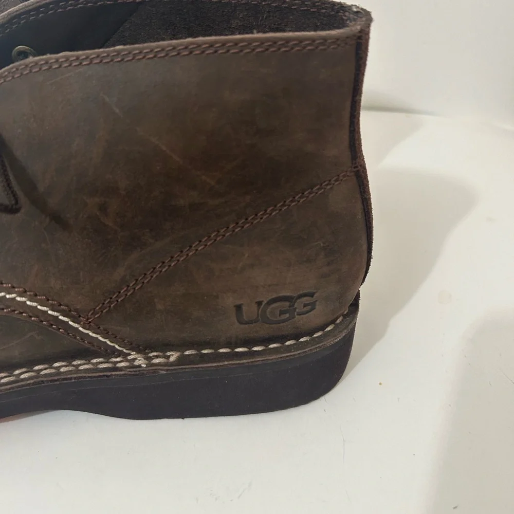 UGG Boots Mens Size 8.5 Chukka Suede Lace Up Logo Shoes Classic Brown Leather